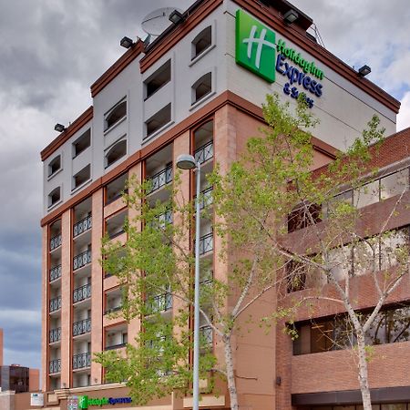 Holiday Inn Express And Suites Calgary By Ihg Bagian luar foto