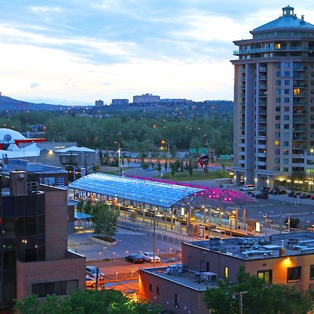 Holiday Inn Express And Suites Calgary By Ihg Bagian luar foto