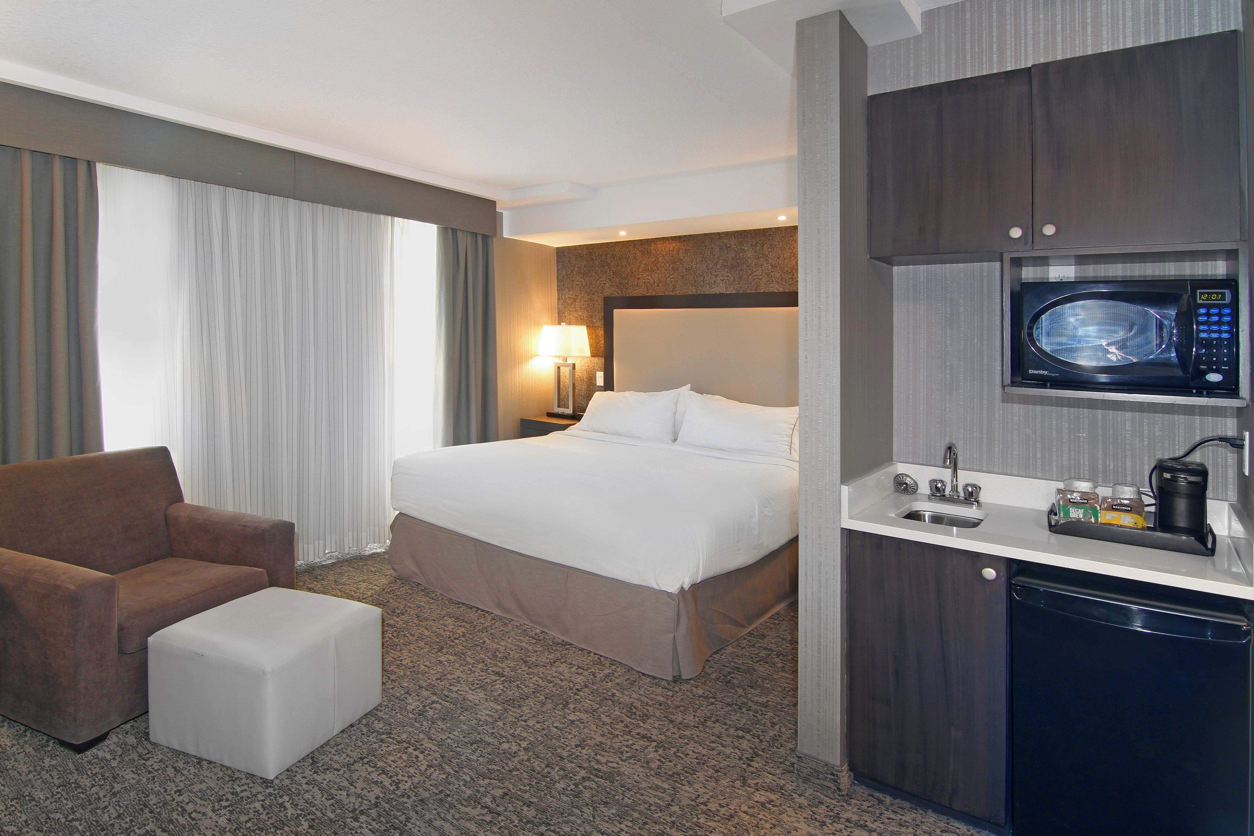 Holiday Inn Express And Suites Calgary By Ihg Bagian luar foto
