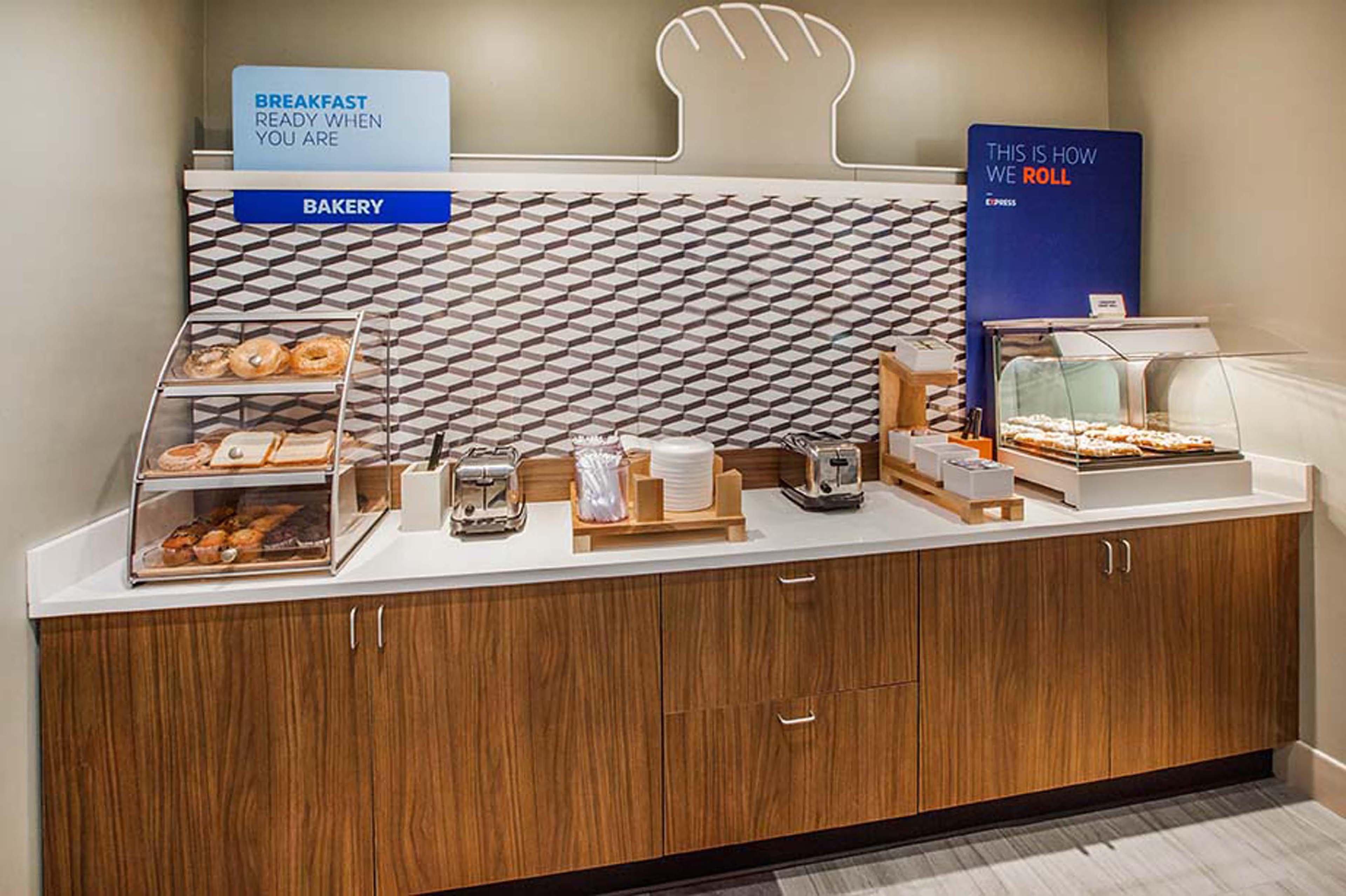 Holiday Inn Express And Suites Calgary By Ihg Bagian luar foto