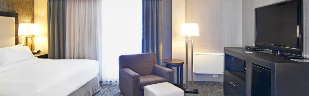 Holiday Inn Express And Suites Calgary By Ihg Bagian luar foto