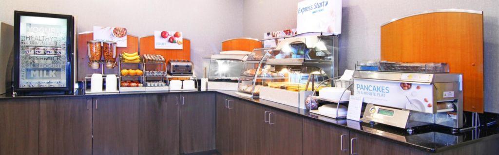 Holiday Inn Express And Suites Calgary By Ihg Bagian luar foto