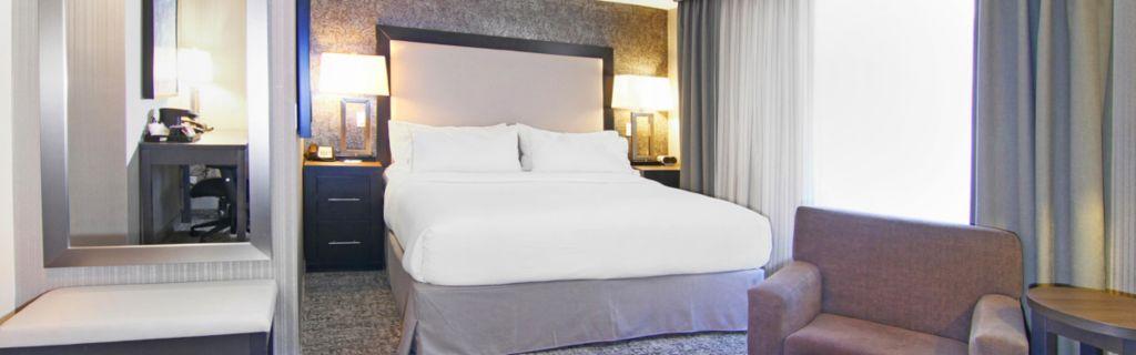 Holiday Inn Express And Suites Calgary By Ihg Bagian luar foto