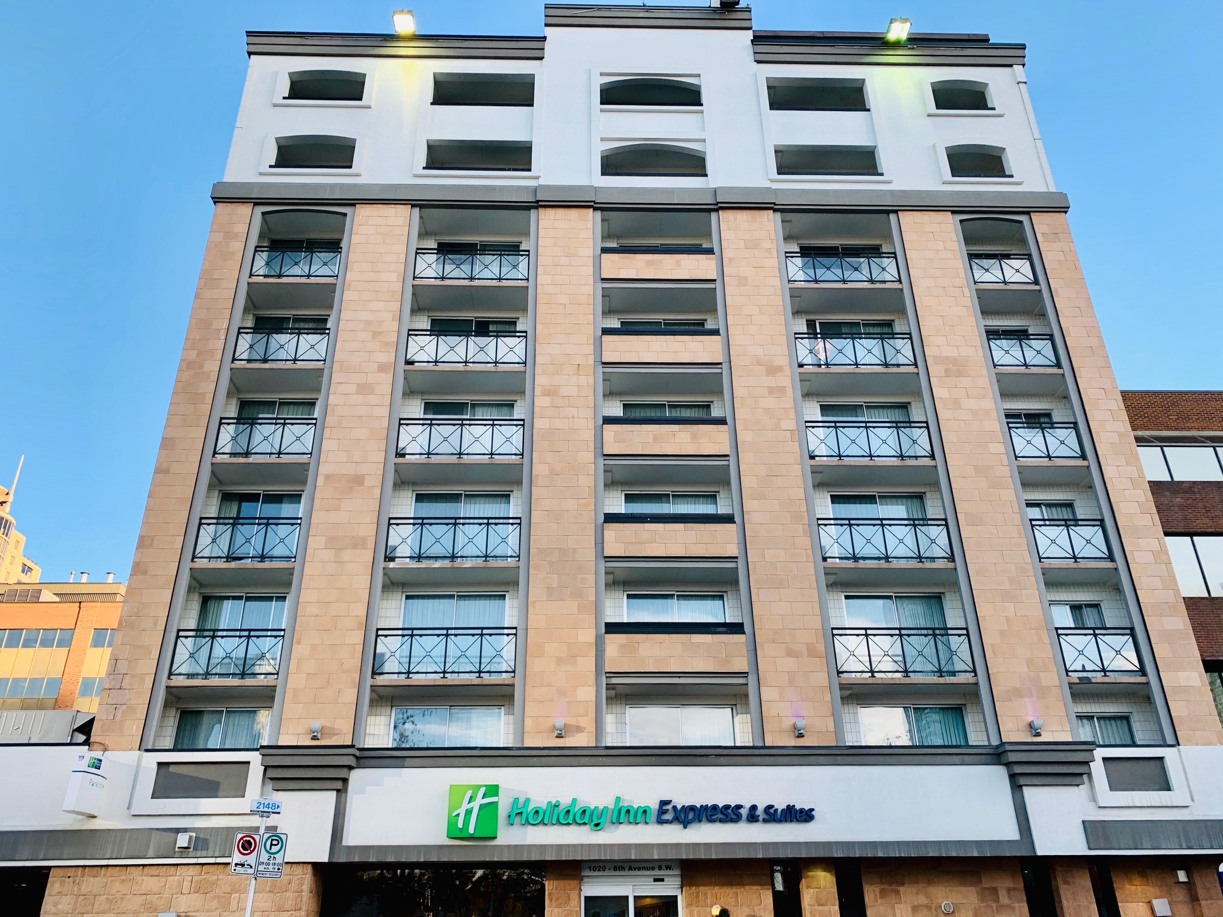 Holiday Inn Express And Suites Calgary By Ihg Bagian luar foto