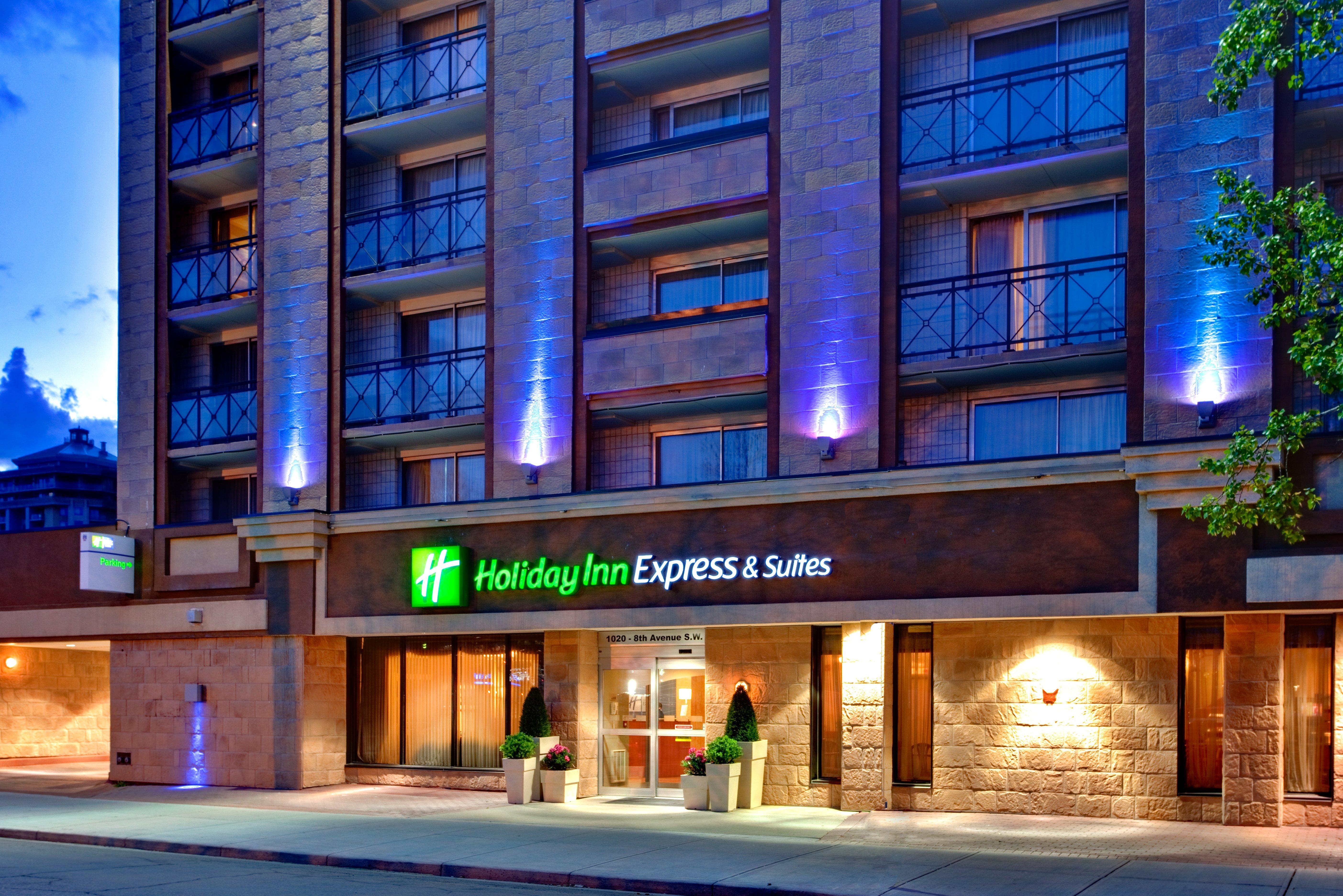 Holiday Inn Express And Suites Calgary By Ihg Bagian luar foto