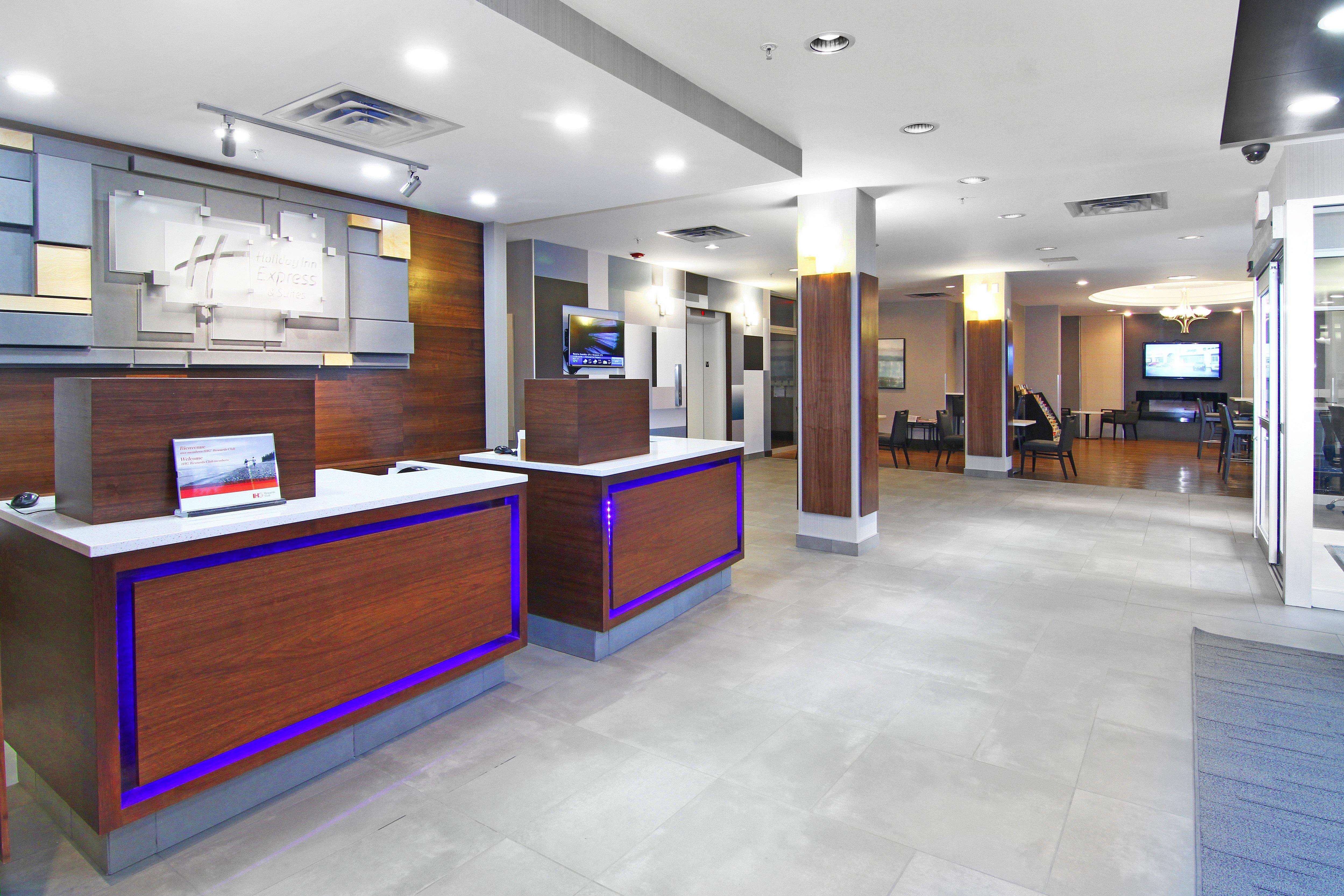 Holiday Inn Express And Suites Calgary By Ihg Bagian luar foto