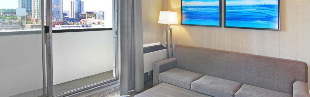 Holiday Inn Express And Suites Calgary By Ihg Bagian luar foto