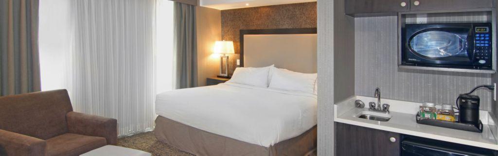 Holiday Inn Express And Suites Calgary By Ihg Bagian luar foto