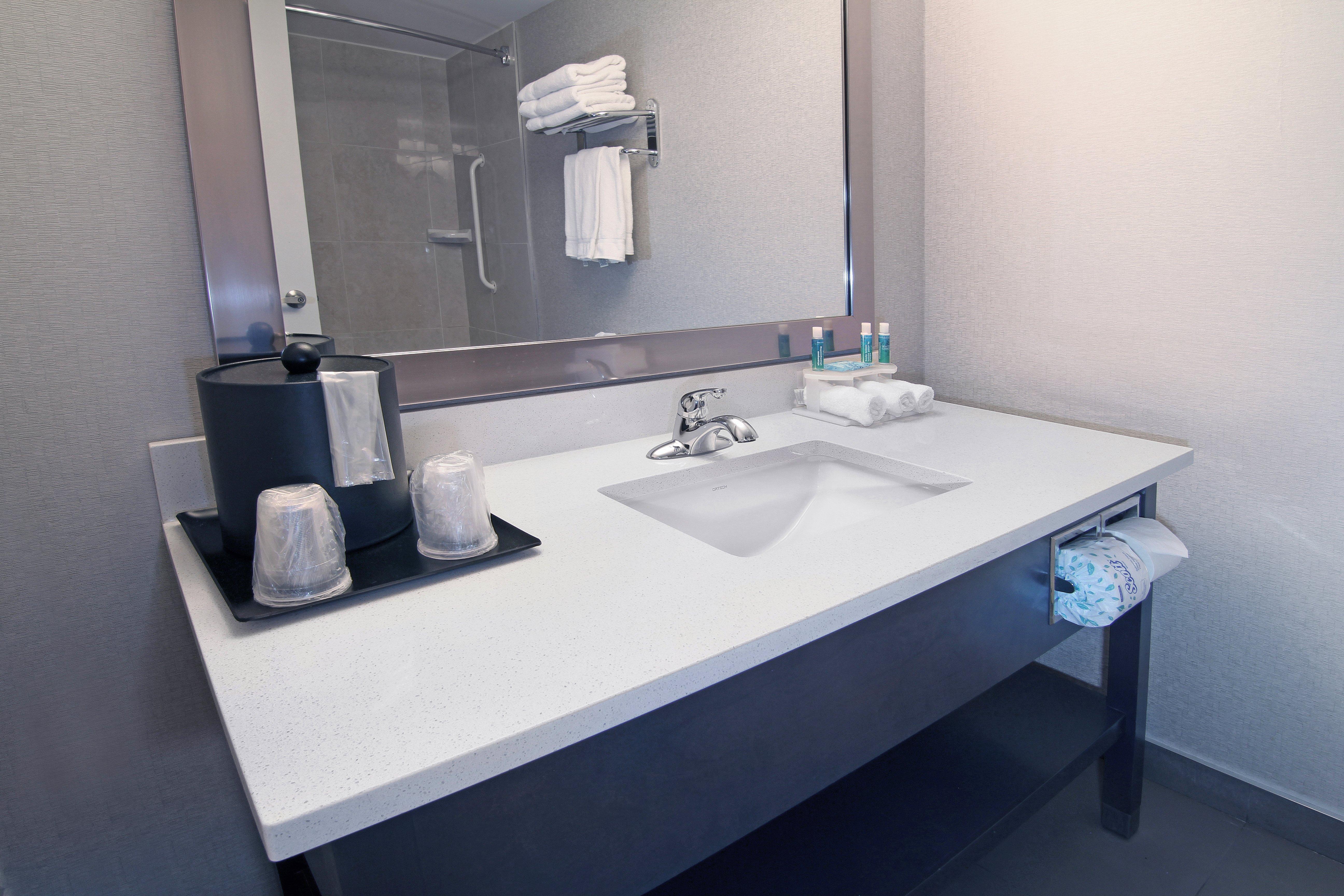 Holiday Inn Express And Suites Calgary By Ihg Bagian luar foto