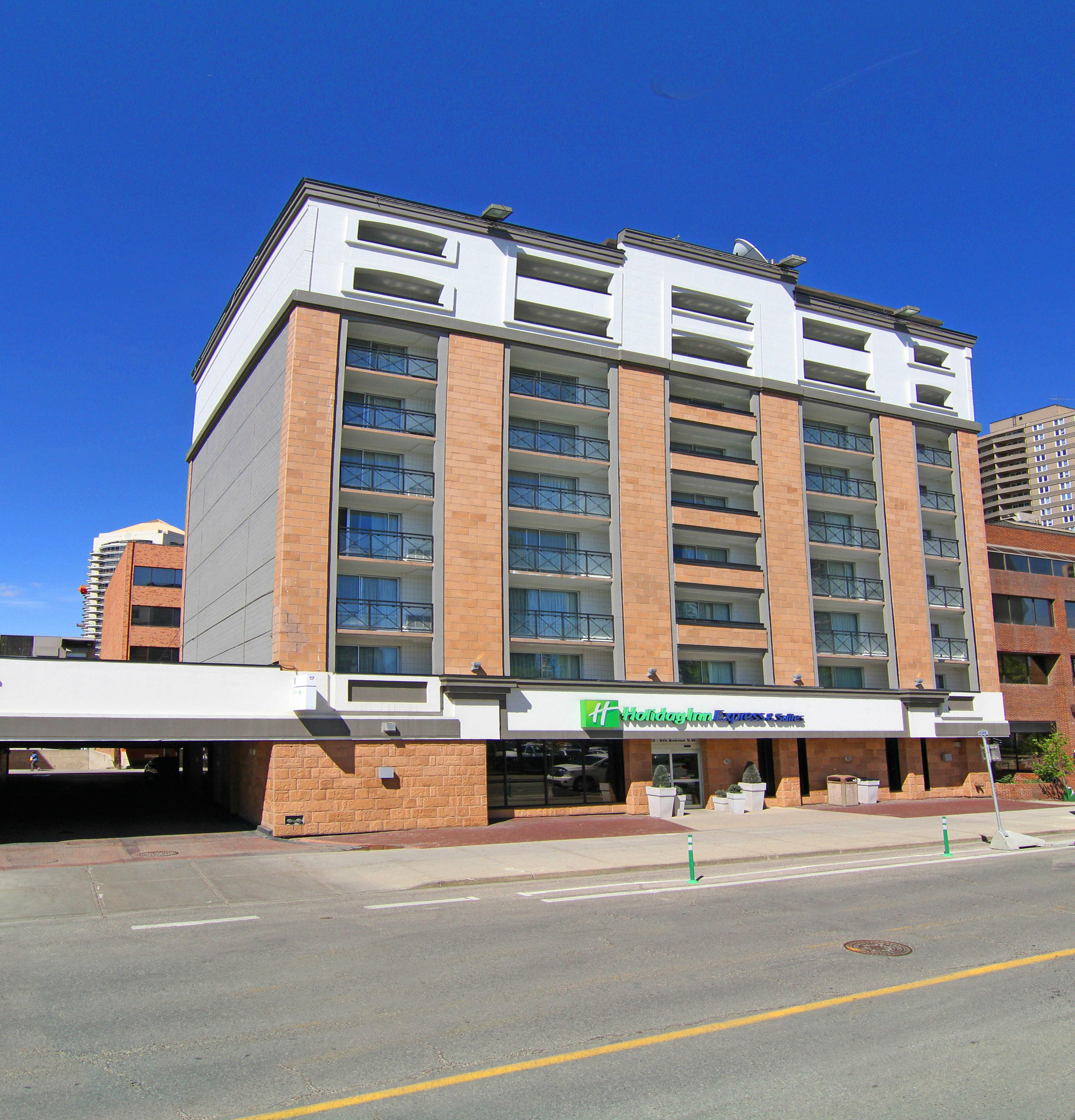 Holiday Inn Express And Suites Calgary By Ihg Bagian luar foto