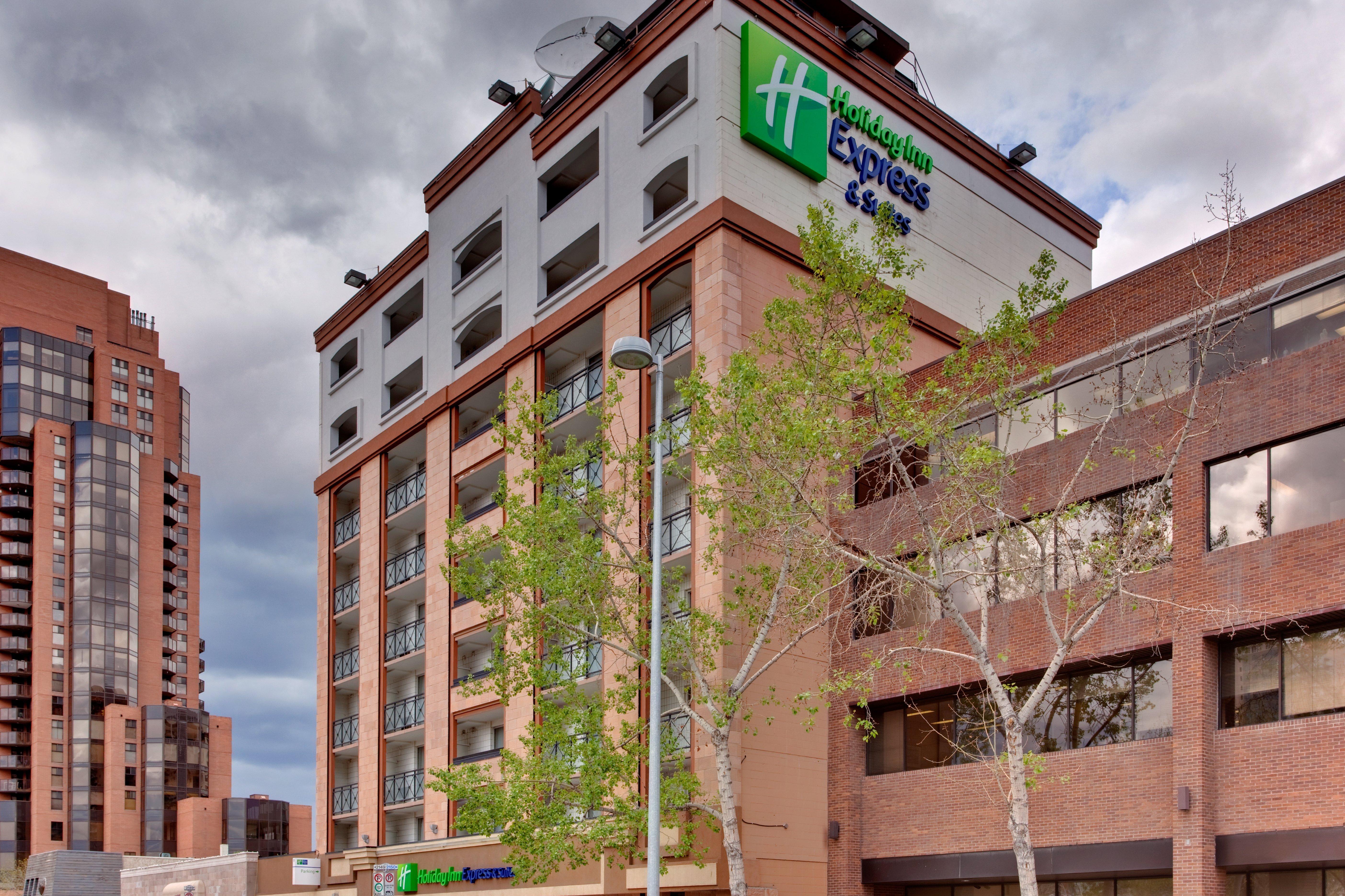 Holiday Inn Express And Suites Calgary By Ihg Bagian luar foto