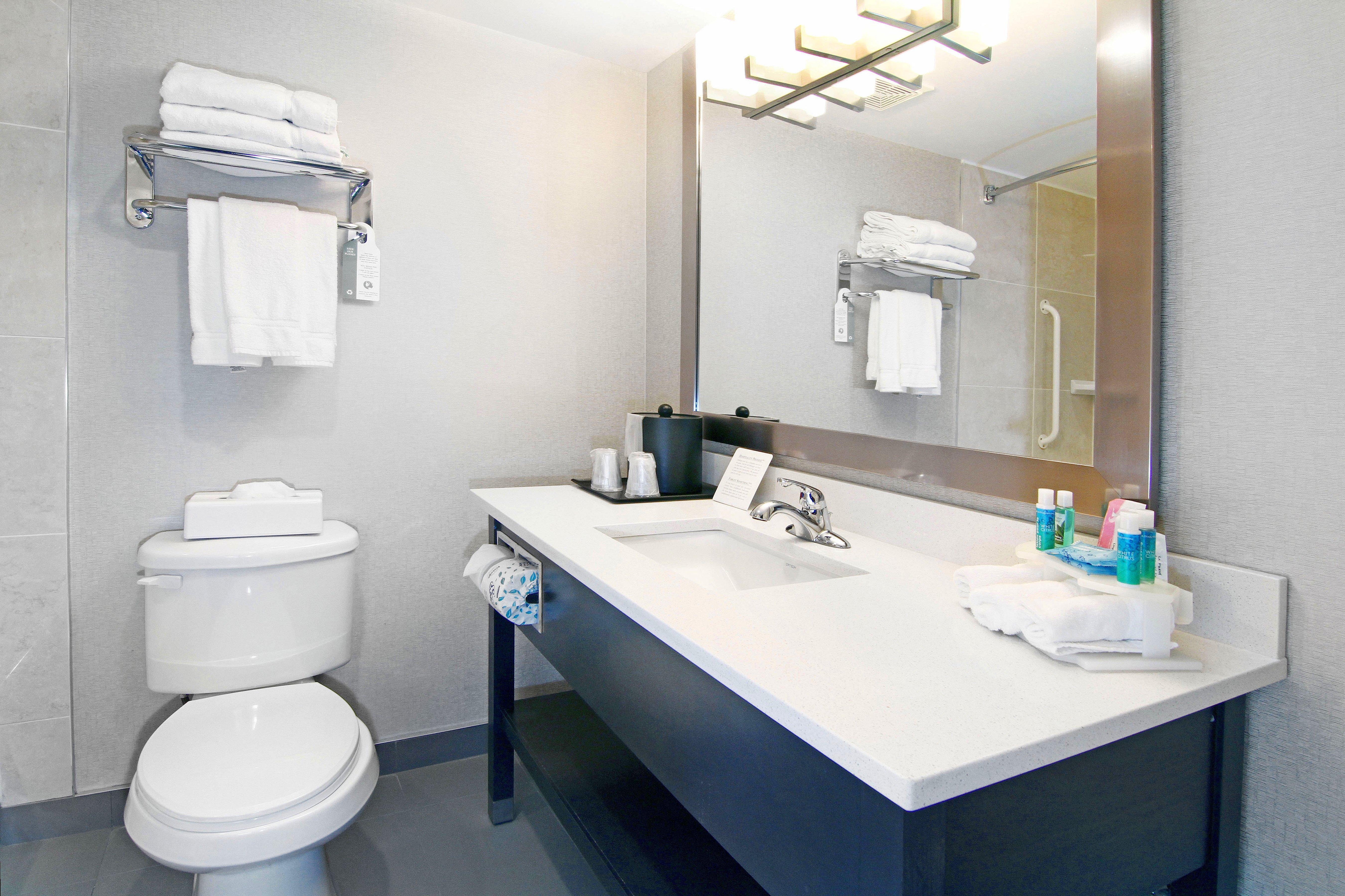 Holiday Inn Express And Suites Calgary By Ihg Bagian luar foto