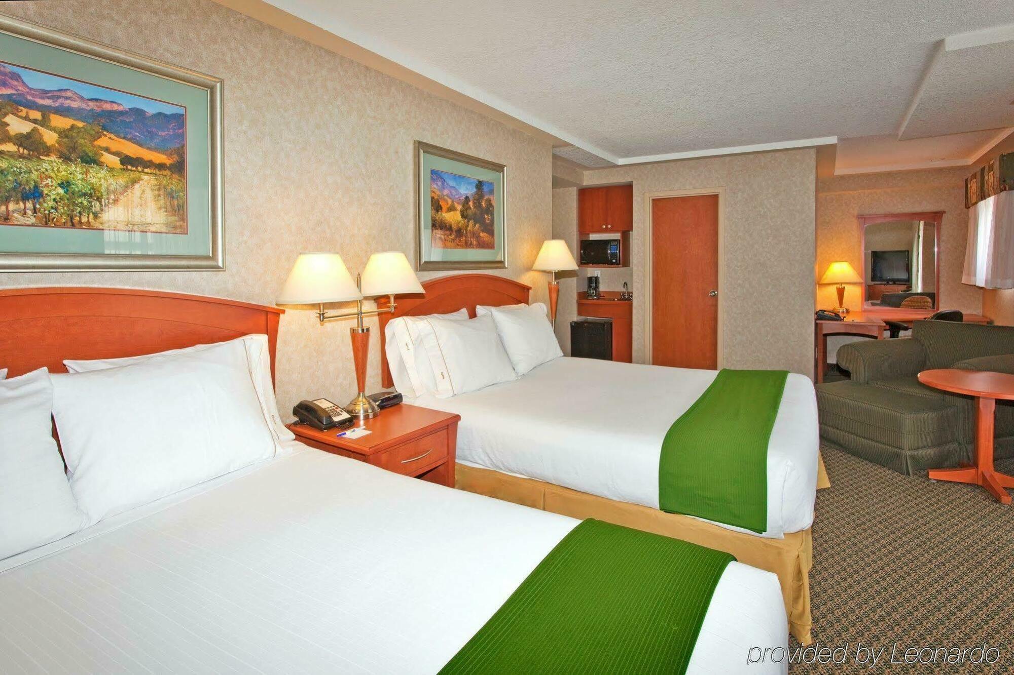Holiday Inn Express And Suites Calgary By Ihg Bagian luar foto