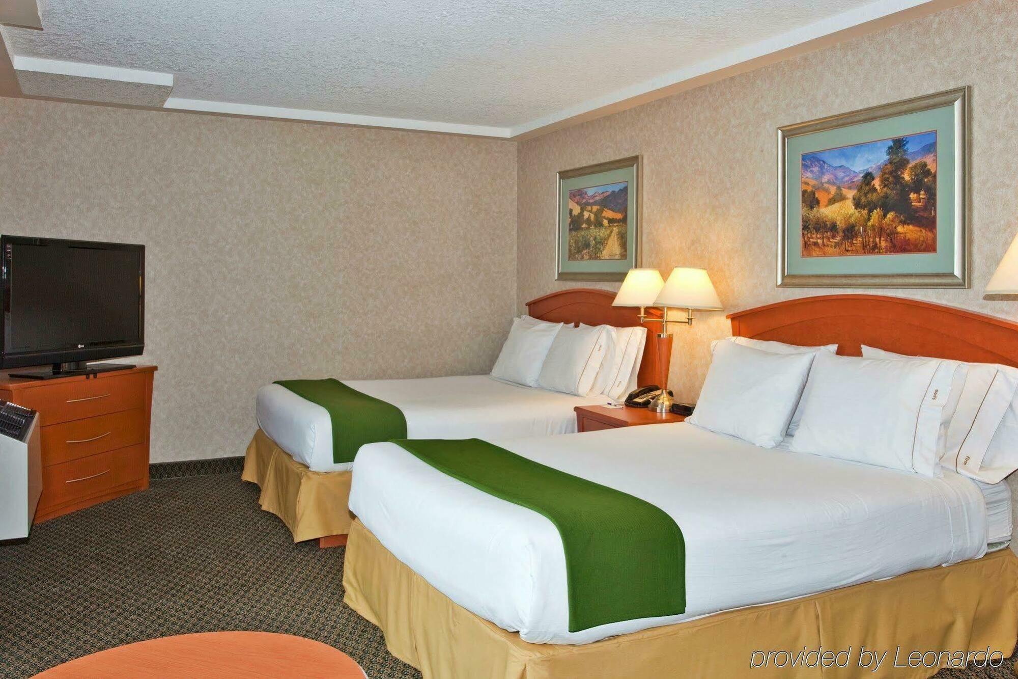 Holiday Inn Express And Suites Calgary By Ihg Bagian luar foto