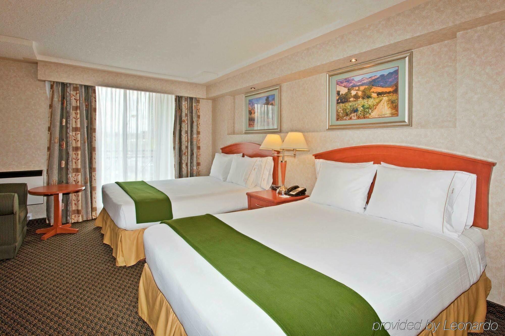 Holiday Inn Express And Suites Calgary By Ihg Bagian luar foto
